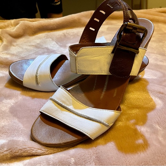 Bueno style Reno- size 41 - Picture 2 of 4